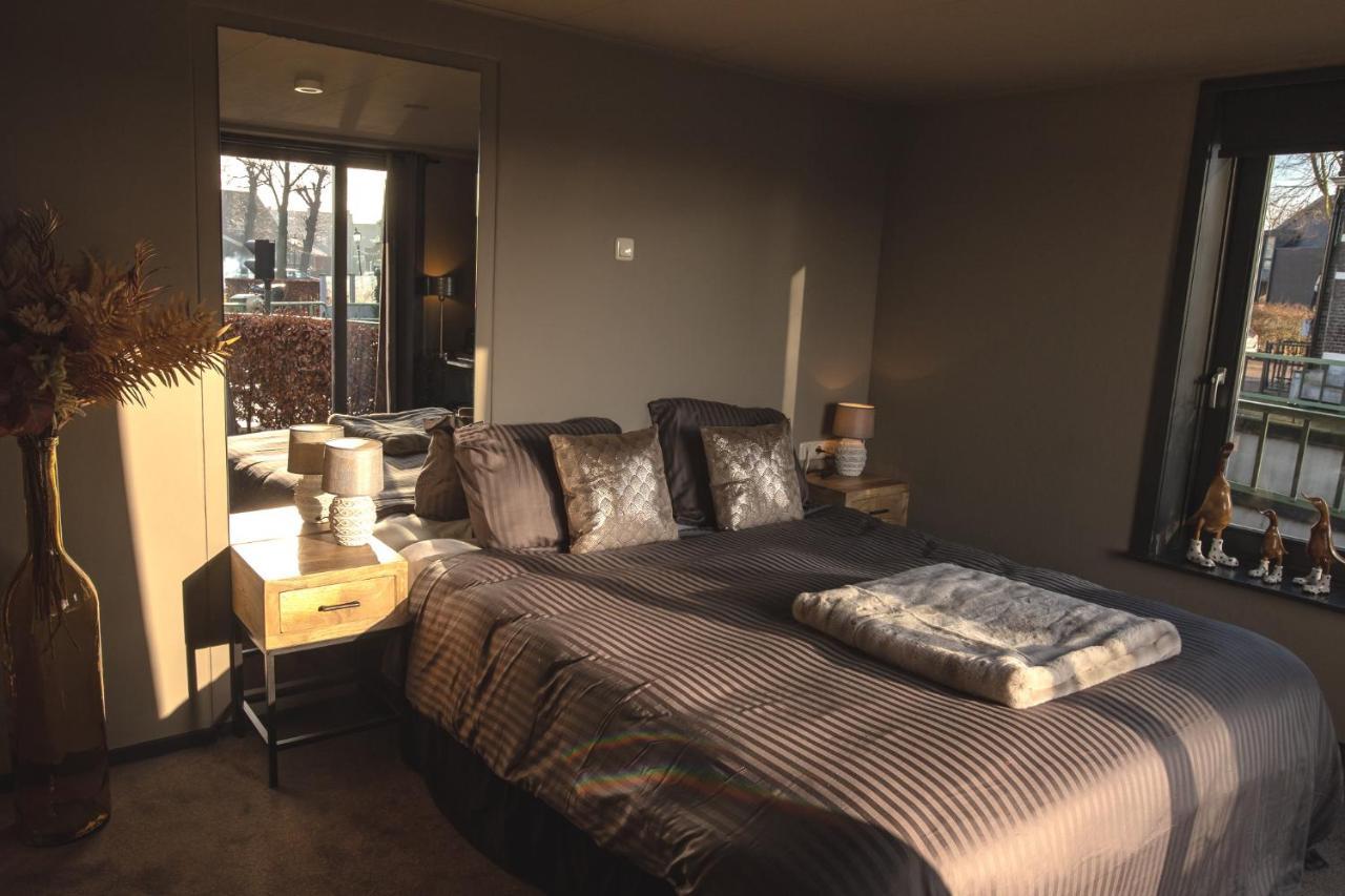 Bed and Breakfast Yep! Slapen Bij De Sluis Blokzijl Exterior foto